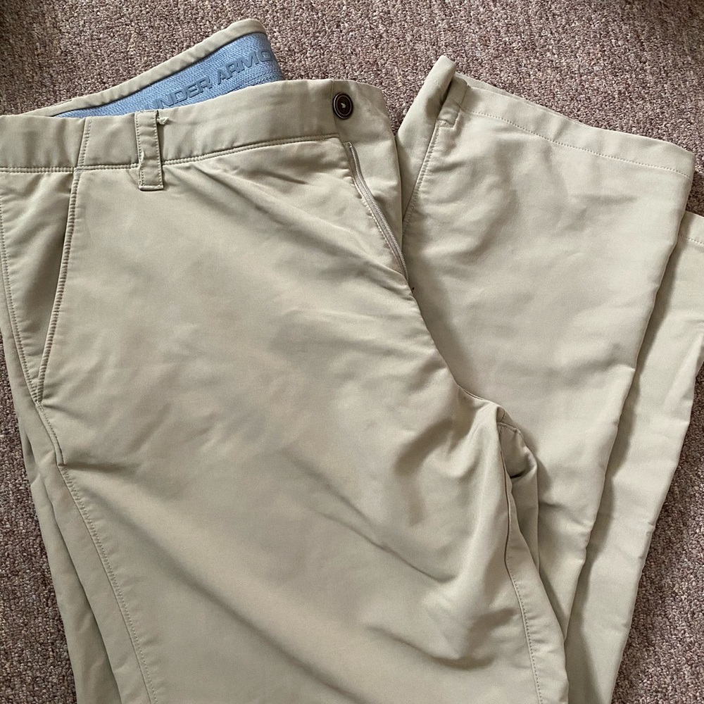 Men’s Under Armour khaki golf pant 40/30